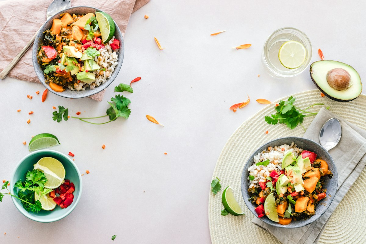 Oatmeal Bowl dengan Topping Buah Segar